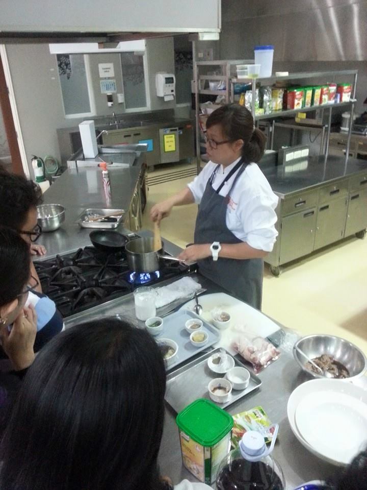 13 unilever corporate executive chef joane limoanco gives a private demo to the ltb scholars