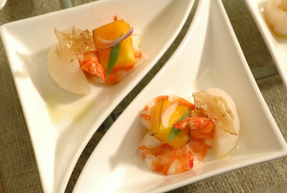 POACHED PRAWNS AND SCALLOPS, ON CARAMELIZED PAPAYA AND CORIANDER OIL